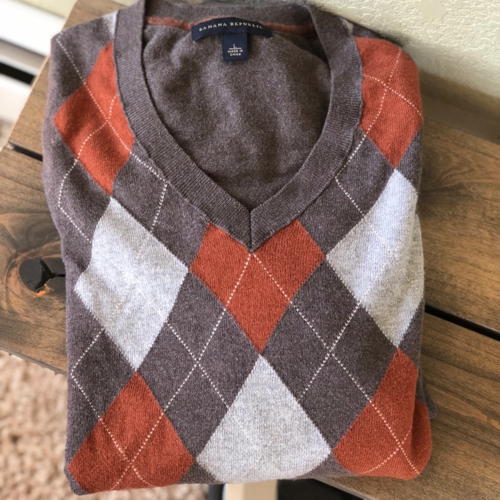 BANANA REPUBLIC V Neck Diamond Pullover Sweater